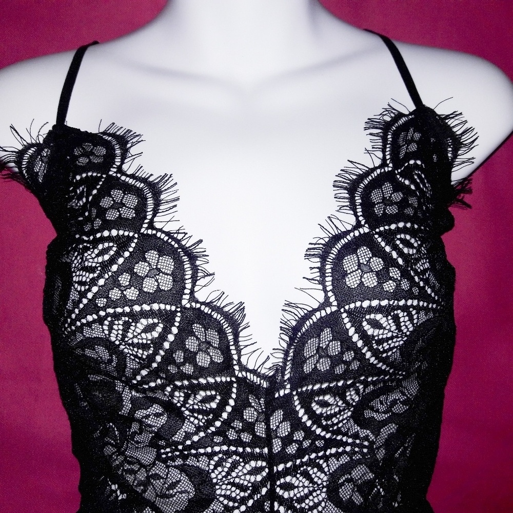 Black Geometric Eyelash Lace Bodysuit Romper - Picture 5 of 7